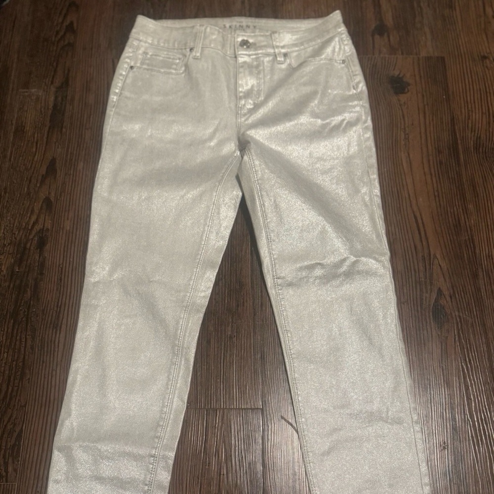 White House Black Market Silver Metallic Coated Skinny Jeans W26